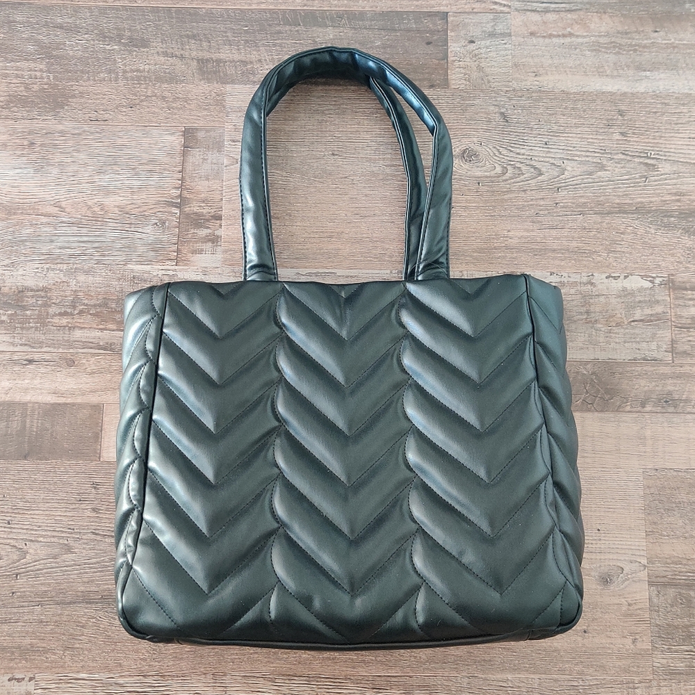 NWT Simply Vera Large Quilted Tote